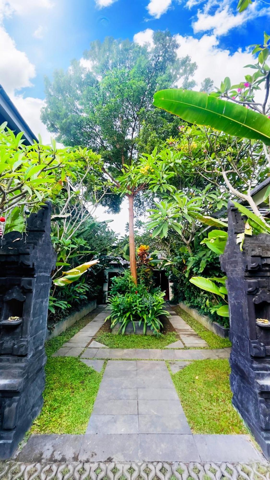 Villa Frangipani Mawe At Berawa Canggu